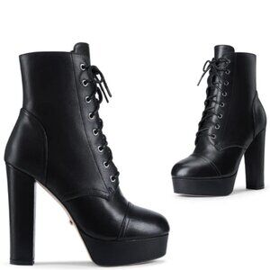 Black heeled boot with tie up lace